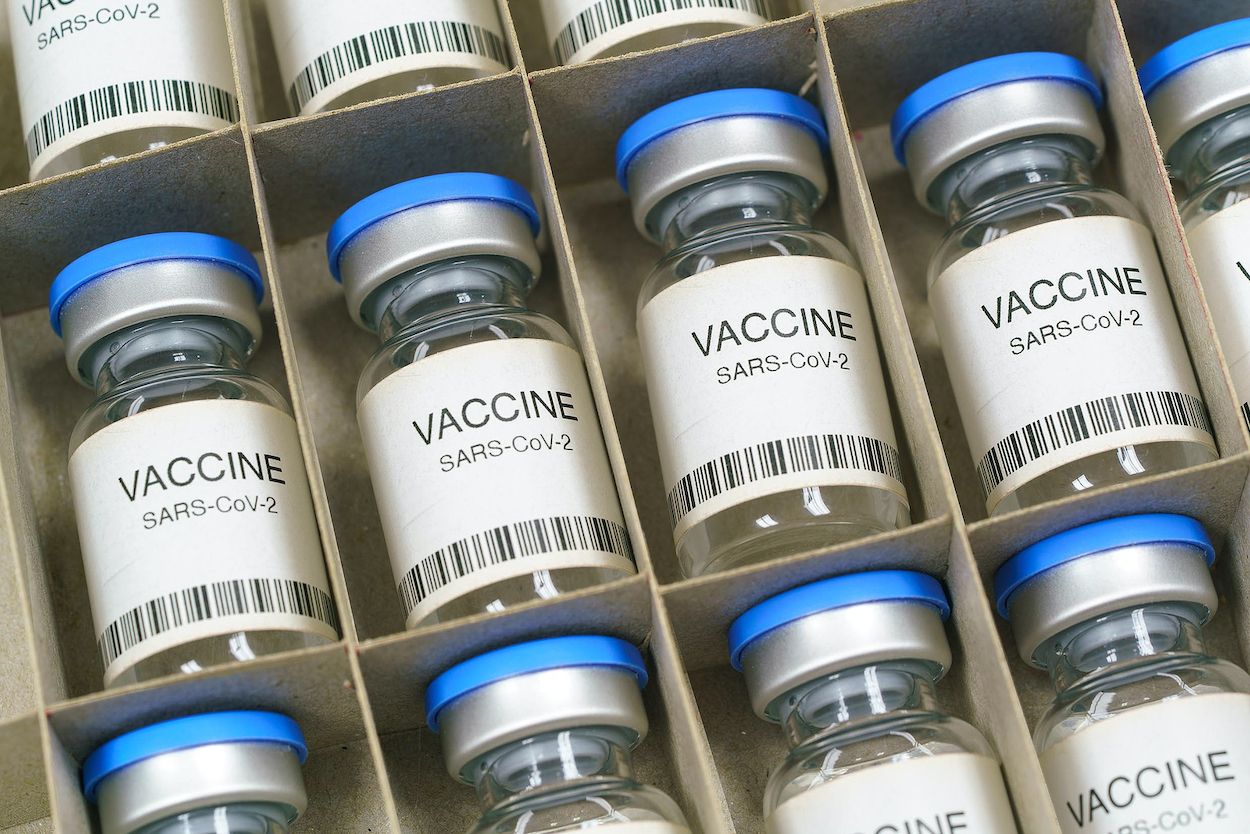 Los bulos sobre las vacunas contra el coronavirus que no debes creer
