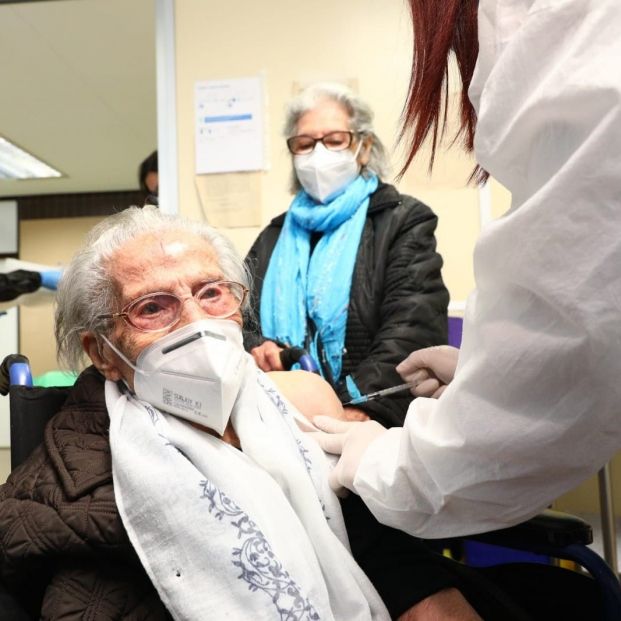 EuropaPress 3567743 vacunacion mayores 80 anos centro salud torre ramona zaragoza