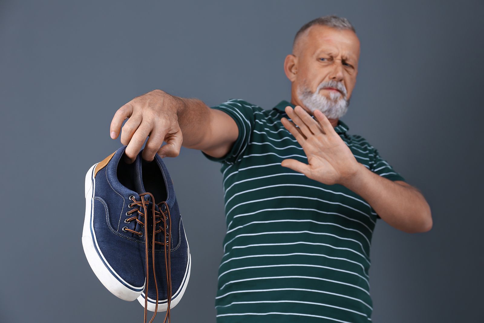 8 trucos para acabar con el mal olor de zapatos y zapatillas