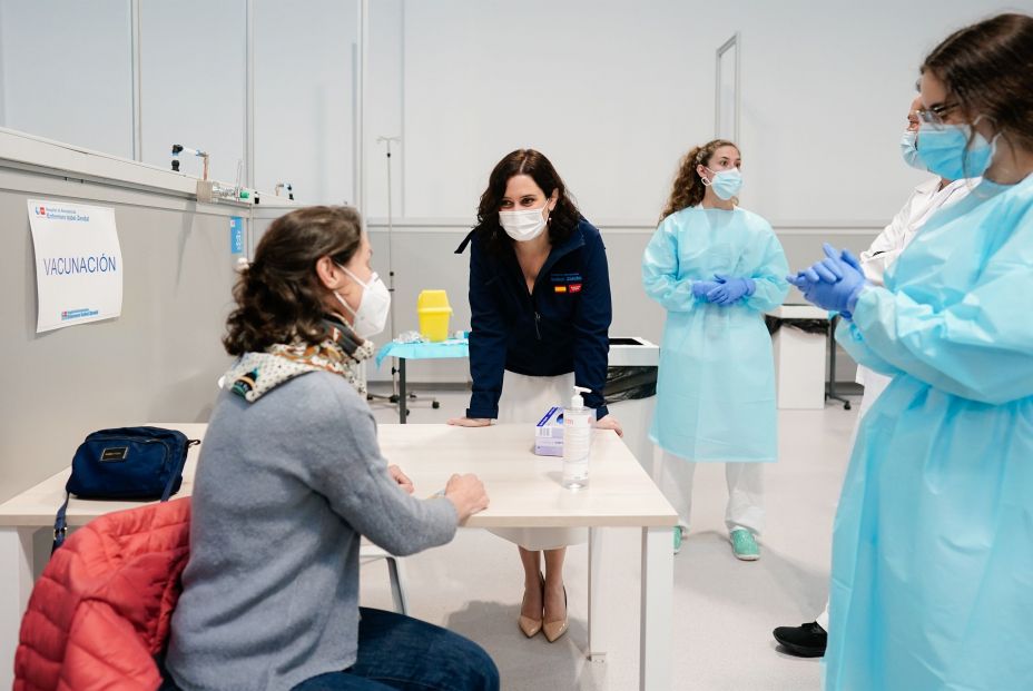 EuropaPress 3576468 diaz ayuso visita hospital enfermera isabel zendal donde inicia hoy