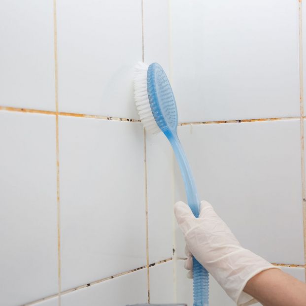 El truco infalible y sencillo para limpiar las juntas de los azulejos