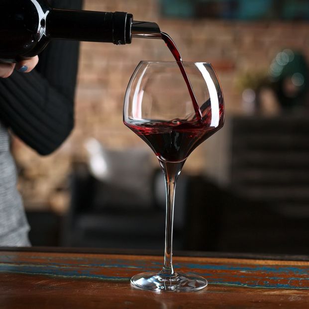 Sigue estos consejos para servir el vino a la temperatura ideal (Foto Bigstock)