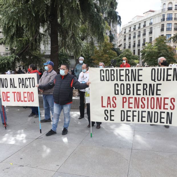 europapress 3399808 grupo personas sostiene pancarta donde puede leer no pacto toledo 1 621x621