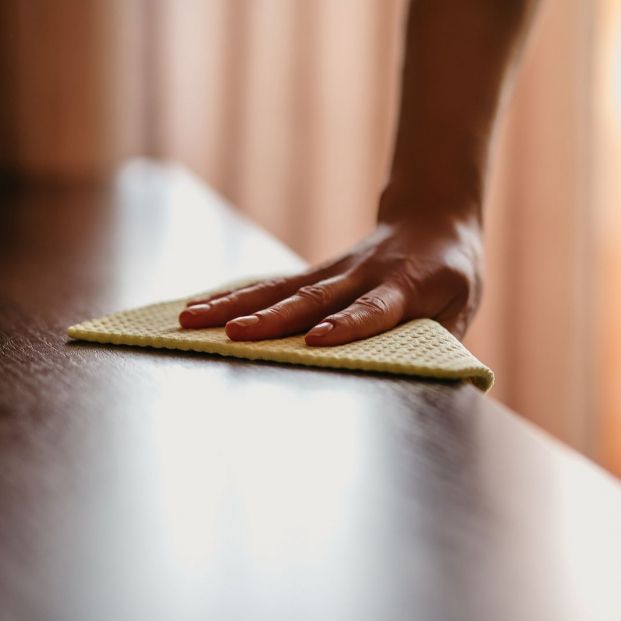 Métodos para eliminar el olor a humedad en los muebles de madera