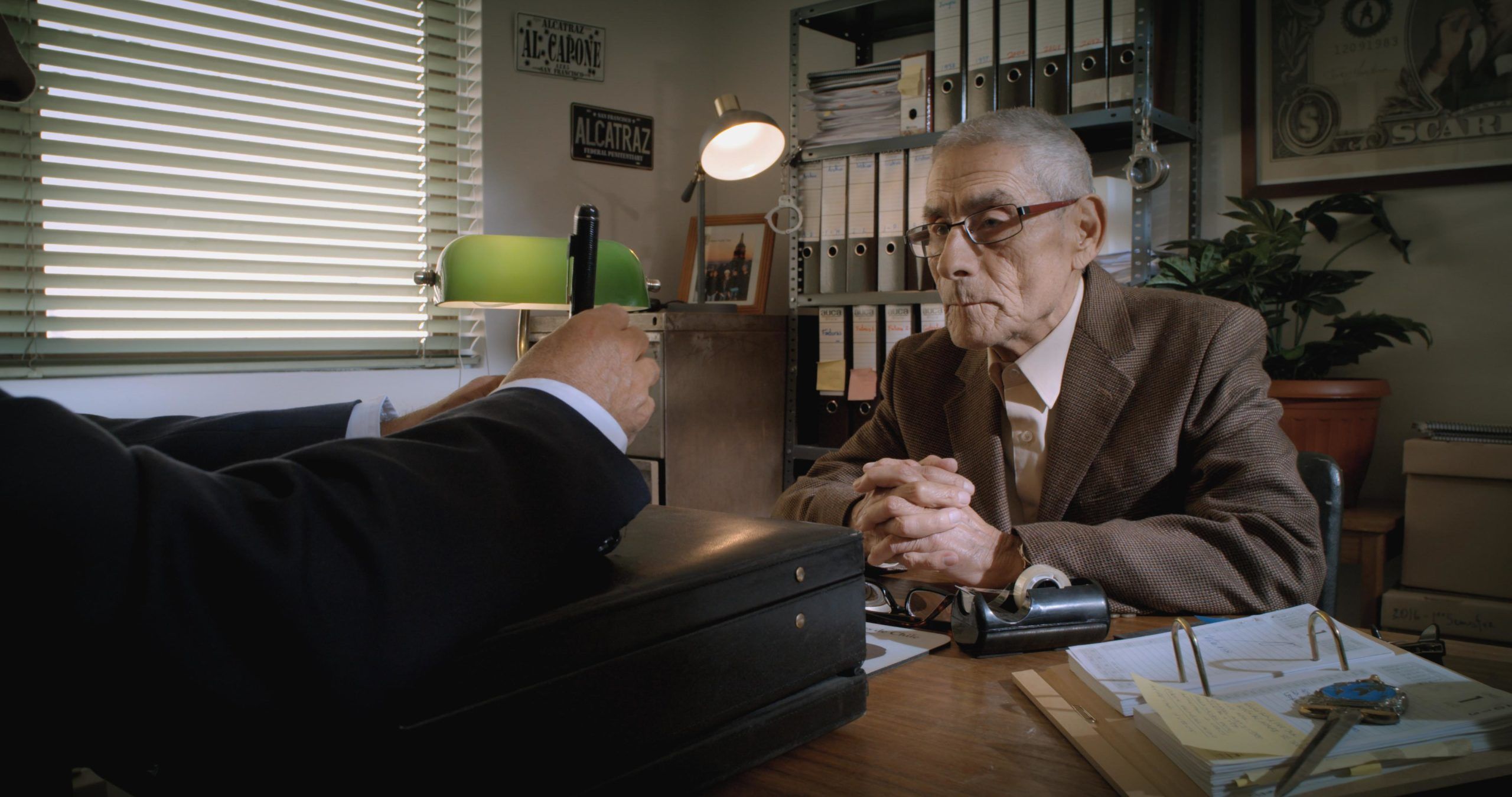 Llega a Netflix 'El Agente Topo', la historia de un detective infiltrado ¡de 83 años!
