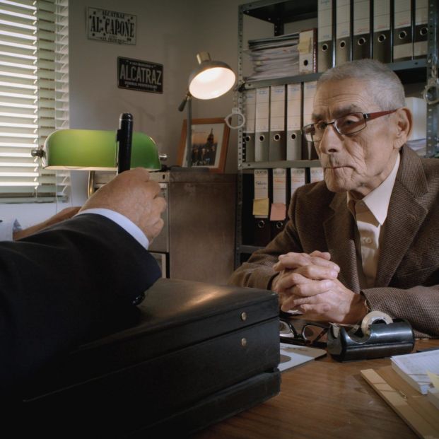 Llega a Netflix 'El Agente Topo', la historia de un detective infiltrado ¡de 83 años!