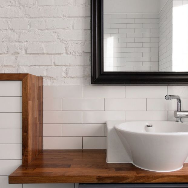 Pinta los azulejos del baño con estos sencillos pasos