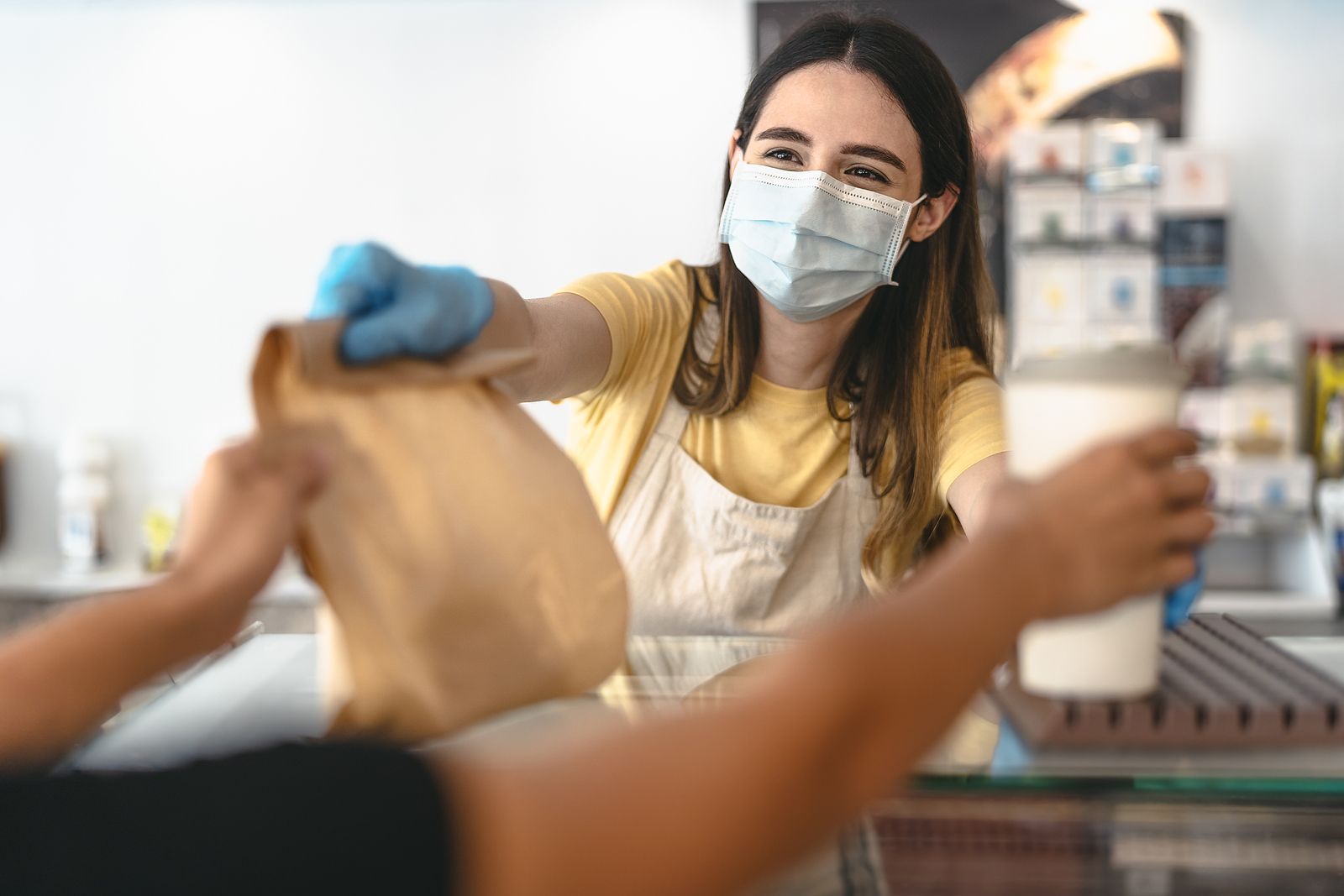 Los peligros de comer en la calle en los que nunca pensamos. Foto Bigstock