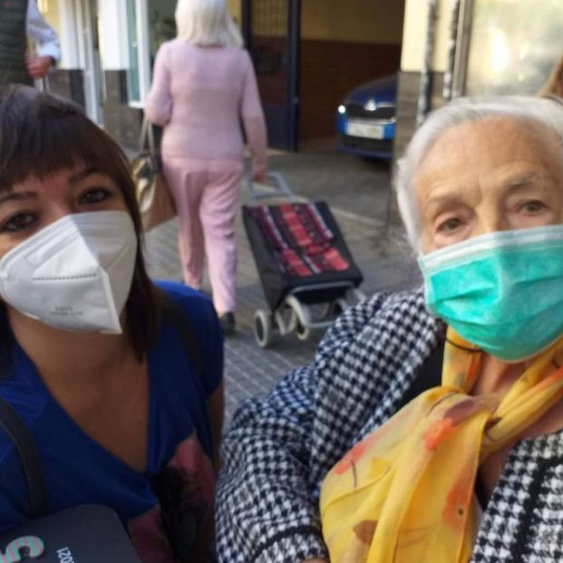 La Fundación Harena necesita con urgencia 50 voluntarios que acompañen a mayores solos en Málaga. Foto: Fundación Harena