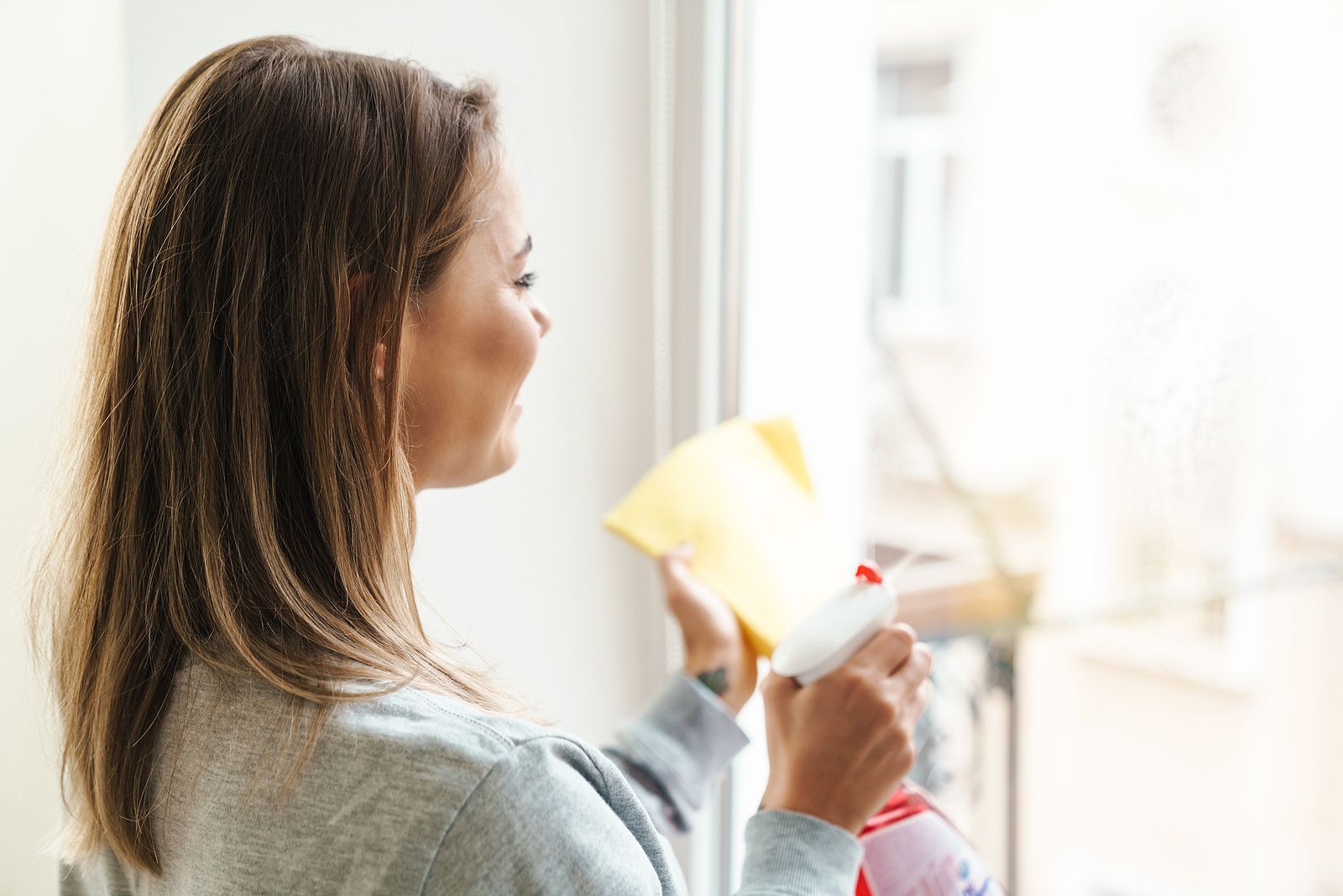 Consejos para limpiar las ventanas y persianas correctamente Foto: bigstock