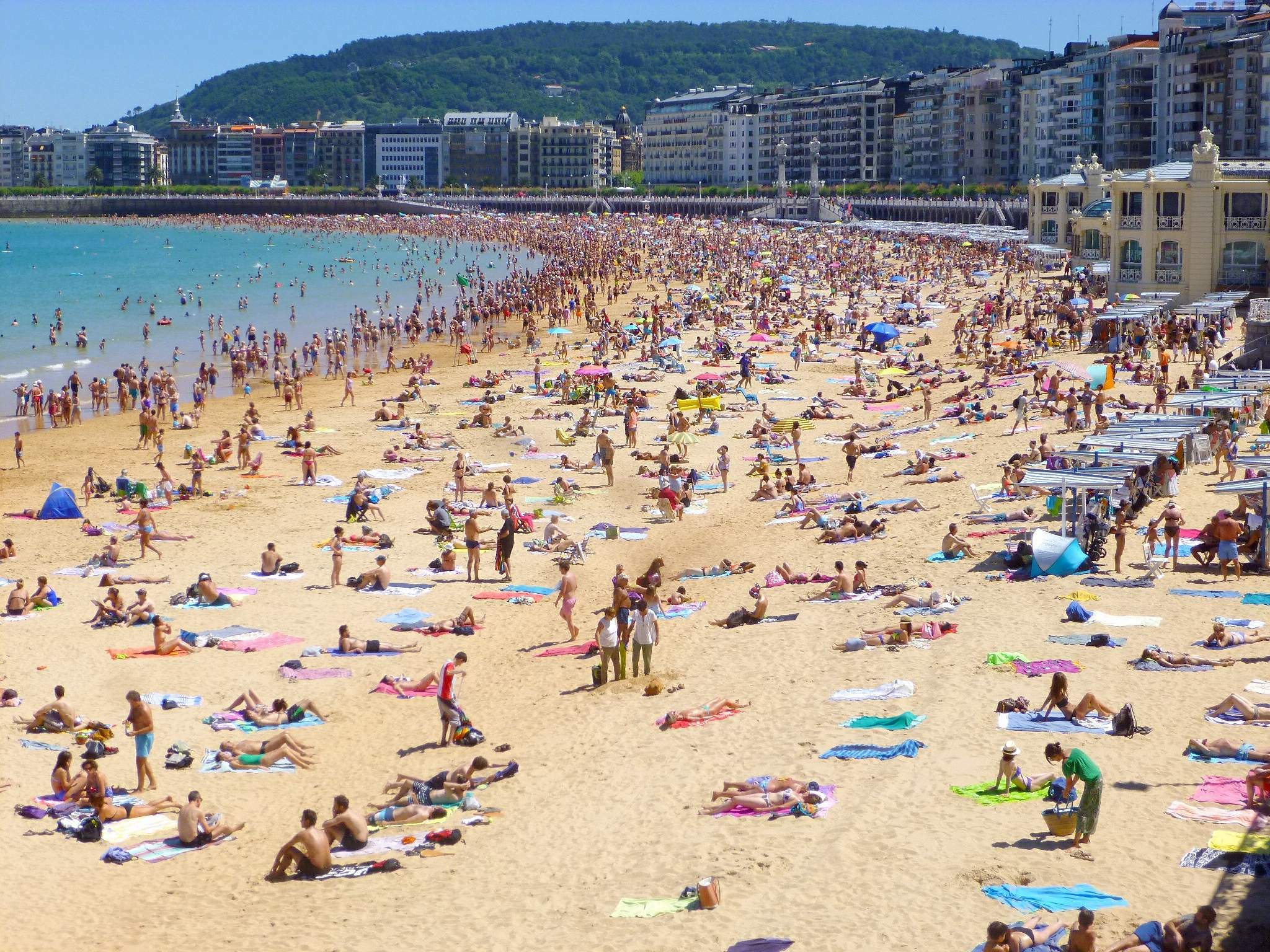 Playa de La Concha en verano (Creative commons)