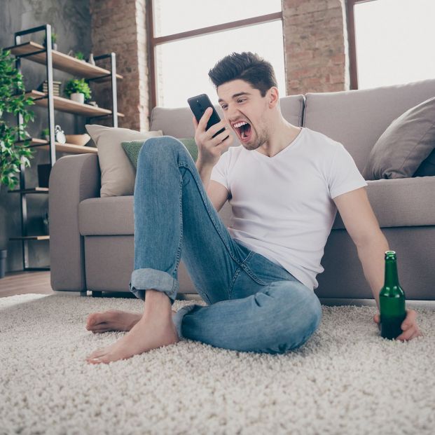 ‘Modo borracho’: la forma de evitar usar el móvil cuando el alcohol hace efecto Foto: bigstock