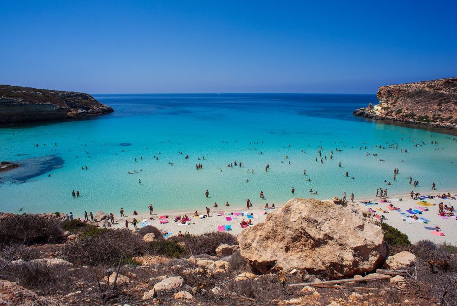 España, líder mundial en playas con bandera azul este 2021: bigstock