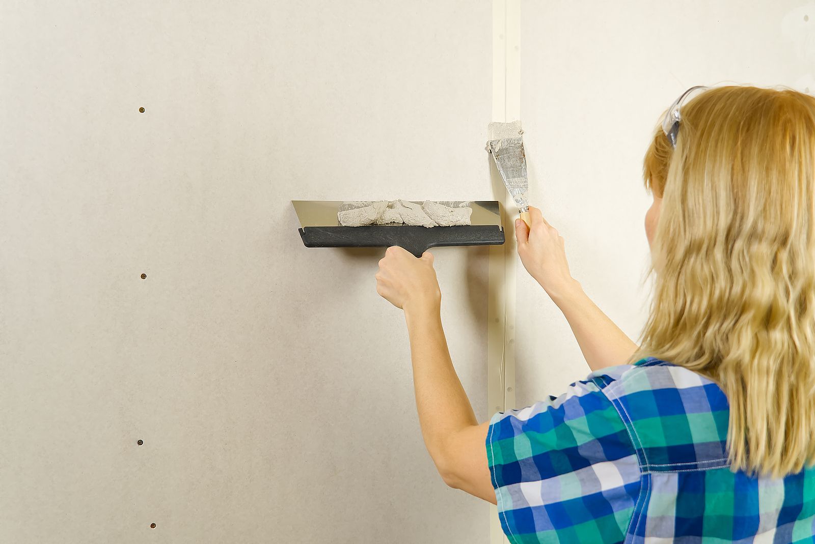 Trucos para arreglar los agujeros, grietas y desconchones de la pared Foto: bigstock