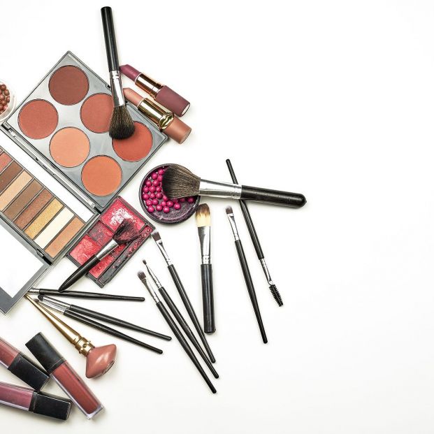 8 productos imprescindibles que no pueden faltar en tu neceser de maquillaje Foto: bigstock