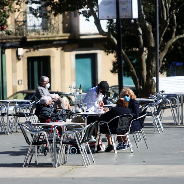 España sale del riesgo alto: la incidencia baja a niveles de agosto y está en 149