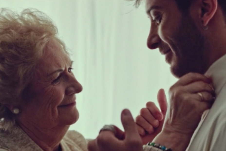 Blas Cantó y el homenaje a su abuela fallecida por coronavirus en el videoclip de 'Voy a quedarme'