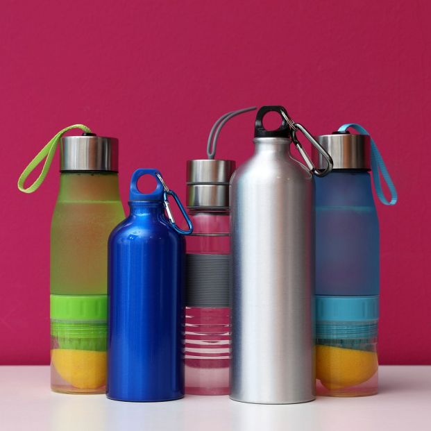 https://www.65ymas.com/uploads/s1/55/31/03/bigstock-different-water-bottles-for-sp-270353329_1_621x621.jpeg