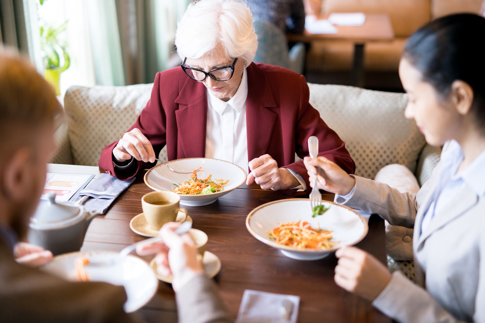Trastornos de la alimentación en personas mayores (bigstock)
