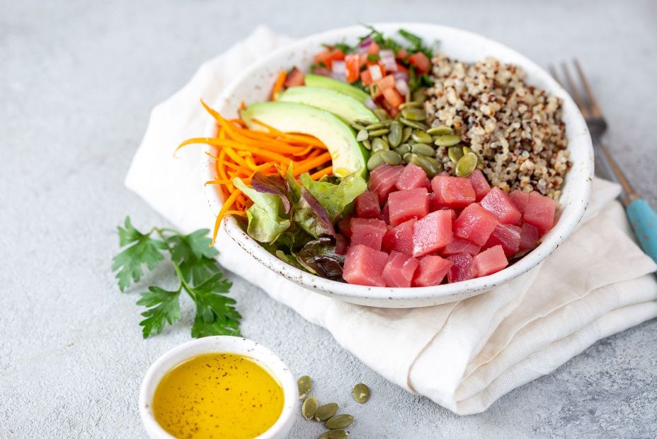 bigstock Healthy Raw Tuna Bowl With Qui 365769727