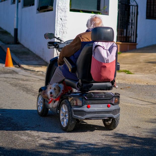 Scooters para mayores con problemas de movilidad ¿qué tipos hay? (Foto Bigstock)