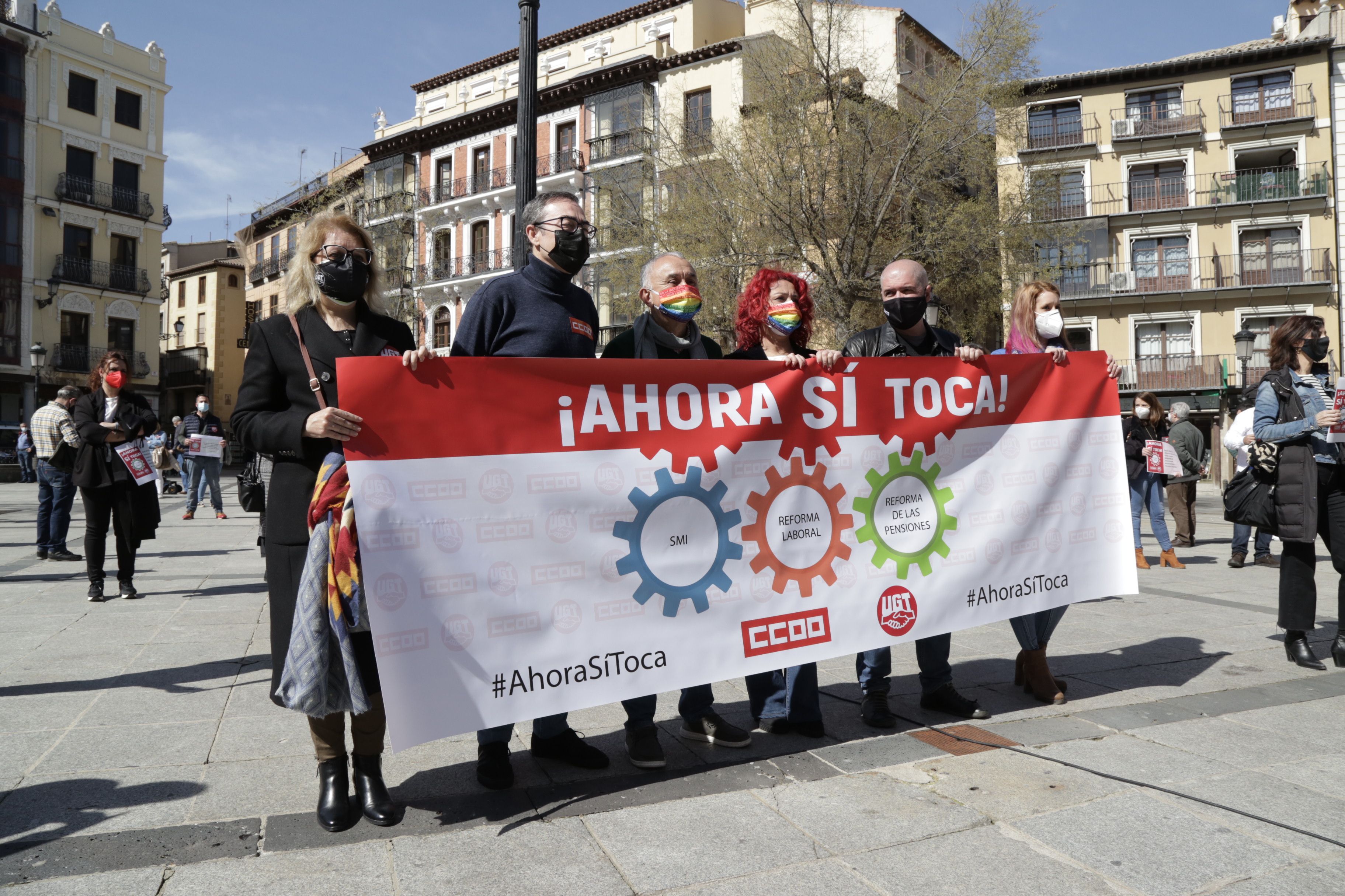 CCOO y UGT seguirán luchando por las pensiones al margen del "histerismo político"