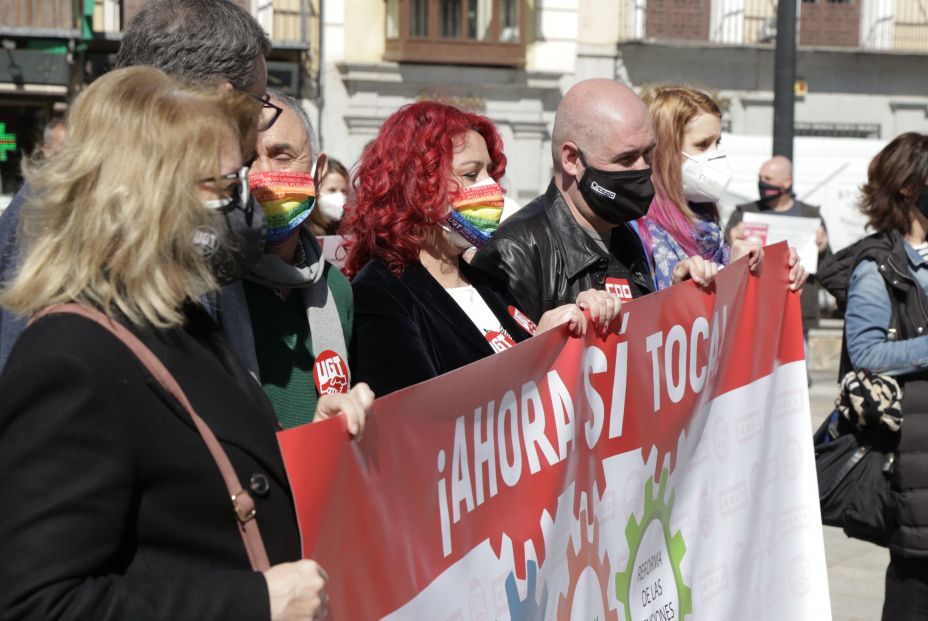 CCOO y UGT seguirán luchando por las pensiones al margen del "histerismo político"