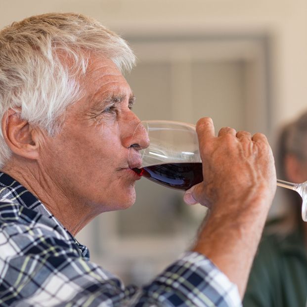 "El mejor catador de vinos es una persona mayor". Foto: Bigstock