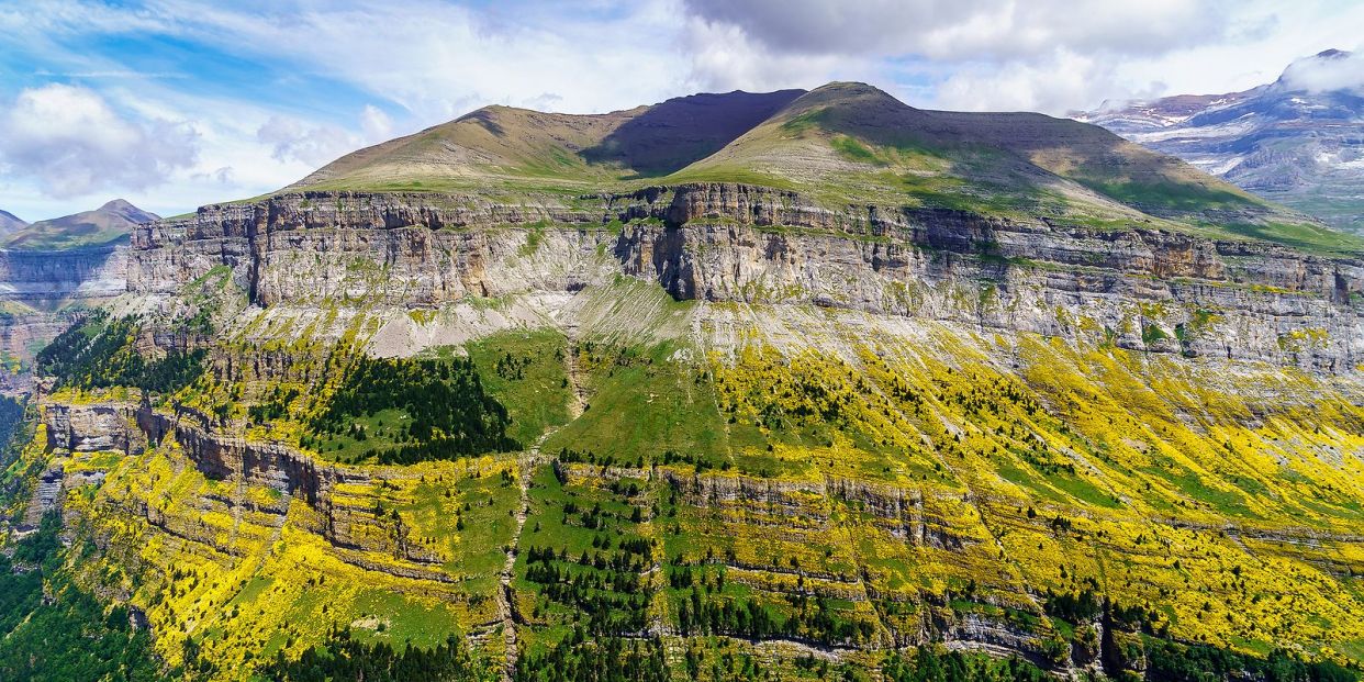 Descubre el Monte Perdido de los Pirineos, que incluye dos de los cañones más grandes y profundos de Europa (Foto Bigstock) 2