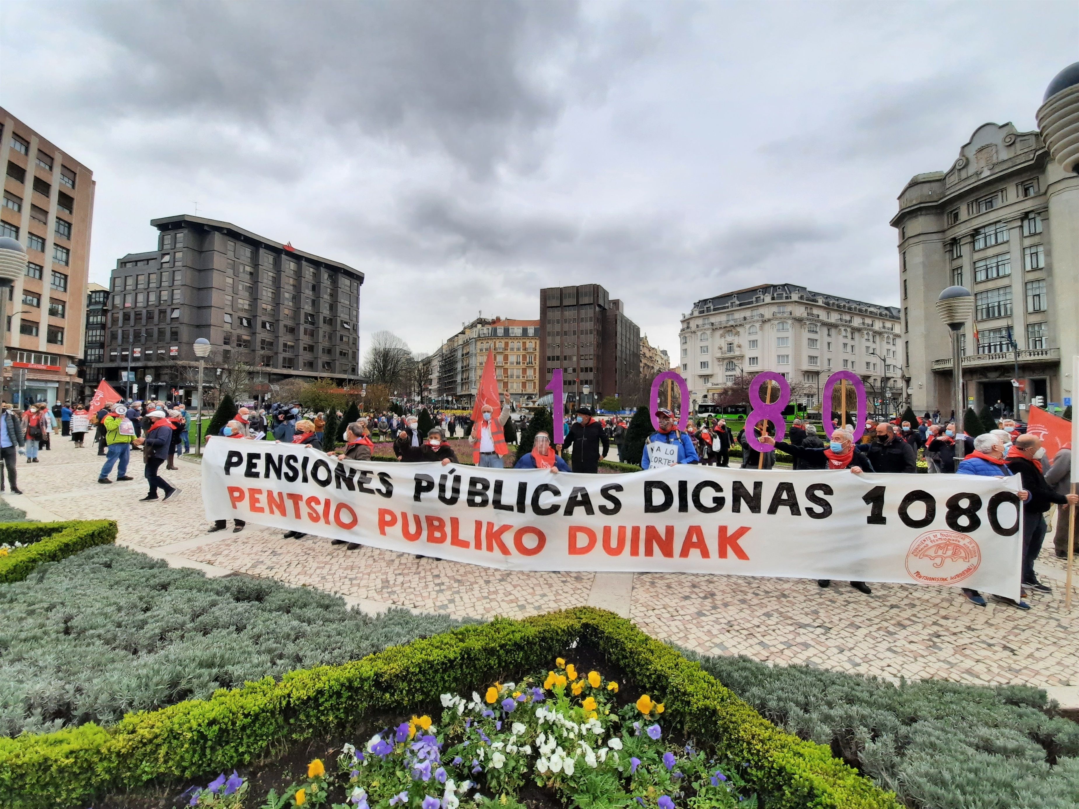 Los pensionistas vascos exigen una reunión urgente con Pedro Sánchez