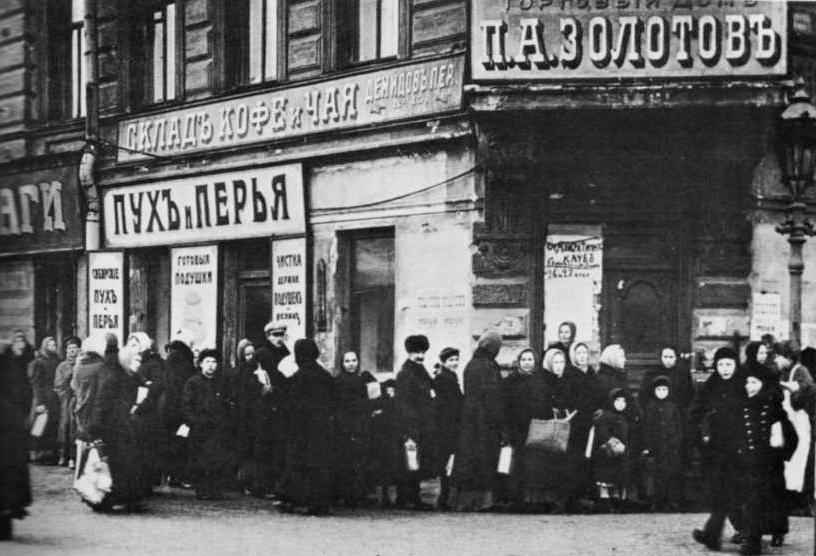 Cola del pan en Petrogrado 1917
