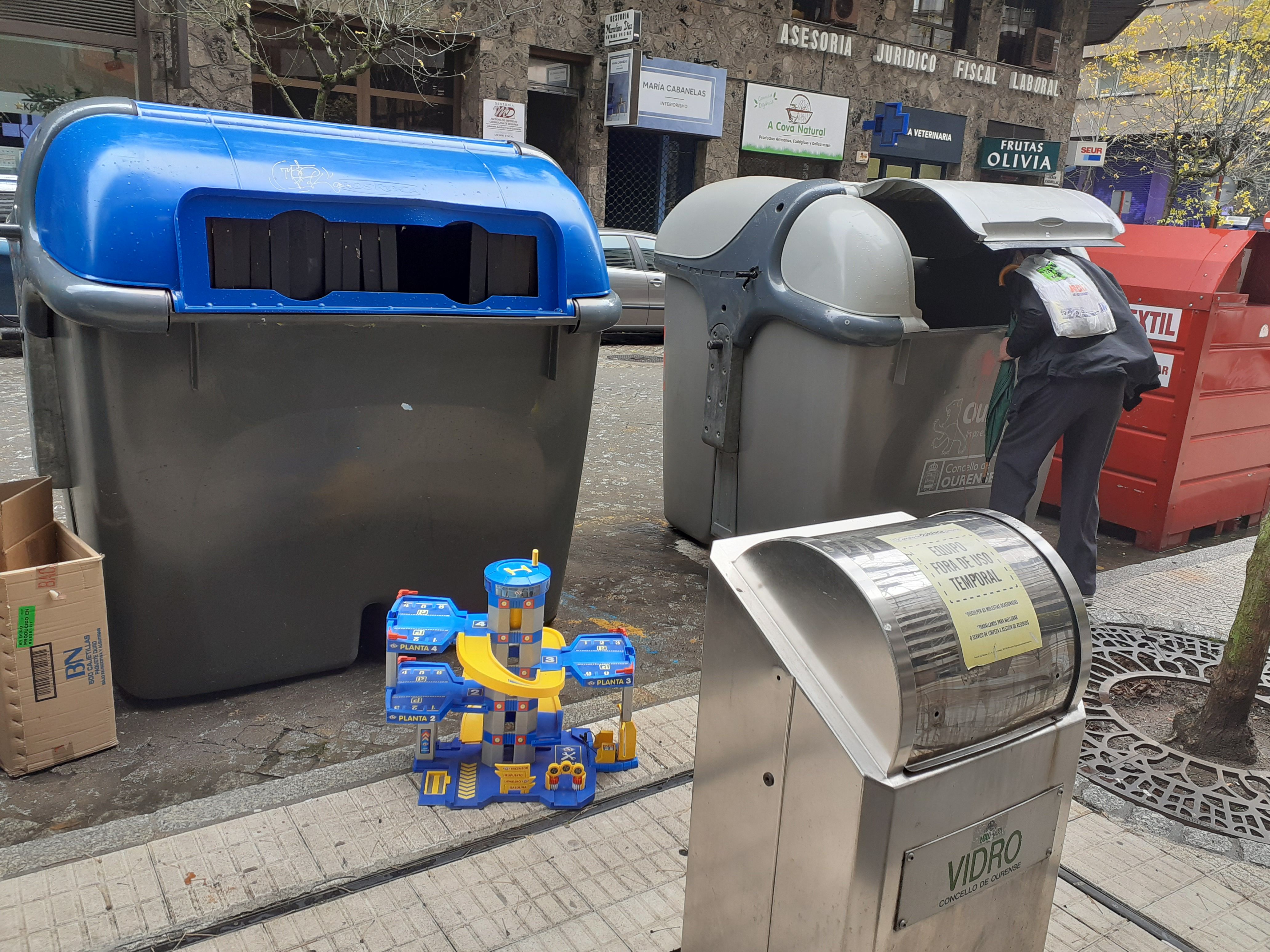 De la cola del pan a la cola del contenedor