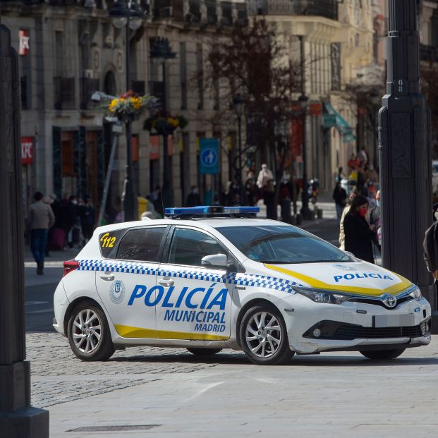 Prisión para un policía local detenido por matar a una anciana empujándola por las escaleras