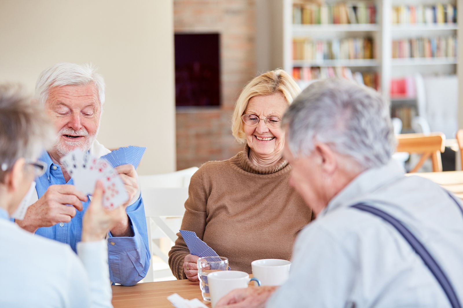 Personas mayores en un rato de ocio (bigstock)