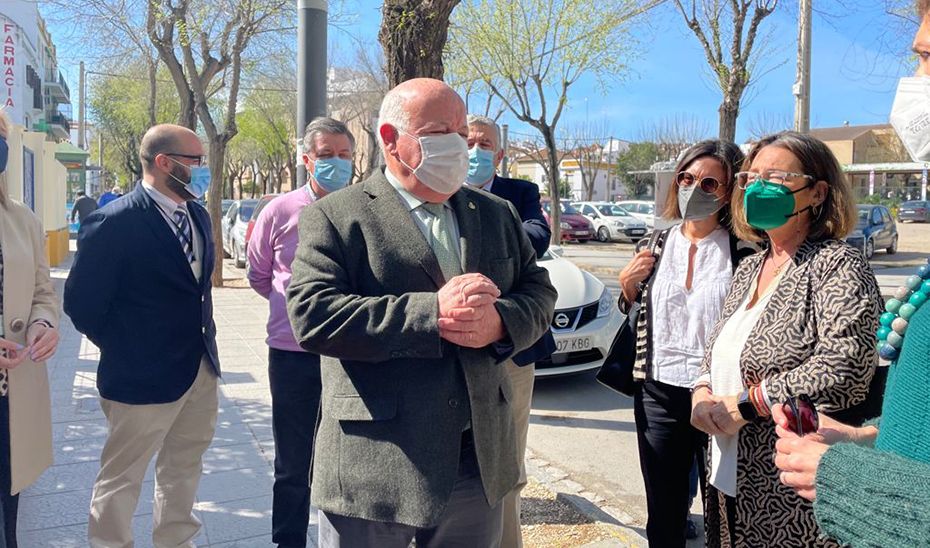 El consejero de Salud y Familias, Jesús Aguirre, hoy durante su visita a Écija. El consejero de Salud y Familias, Jesús Aguirre, hoy durante su visita a Écija.