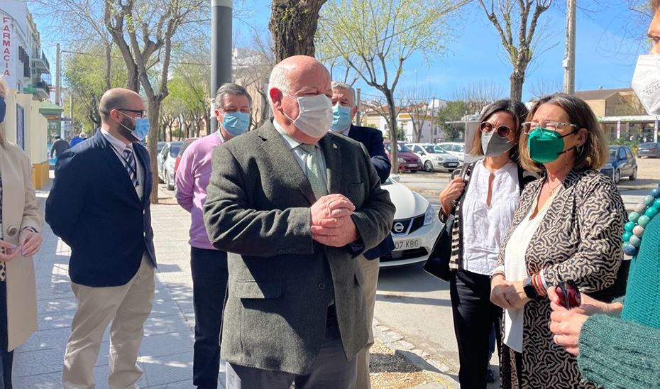 El consejero de Salud y Familias, Jesús Aguirre, hoy durante su visita a Écija.