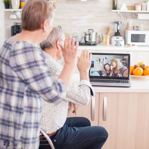 Beneficios para la salud de la inclusión digital de los mayores (Foto Bigstock) 2