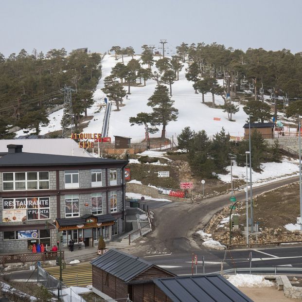 Transición Ecológica obliga a cerrar la Estación de esquí de Navacerrada. Esta es su historia. Foto: Europa Press 