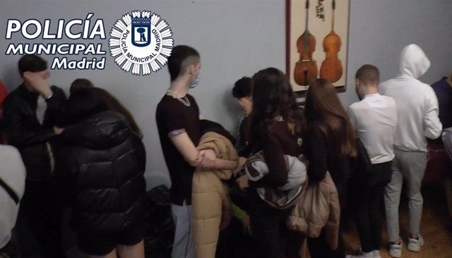 Las fiestas ilegales llevan camino de convertir el centro de Madrid en un nuevo "Magaluf" Foto: Europa Press Las fiestas ilegales llevan camino de convertir el centro de Madrid en un nuevo "Magaluf" Foto: Europa Press