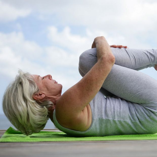 Clases de yoga para mayores en Madrid (Big stock)