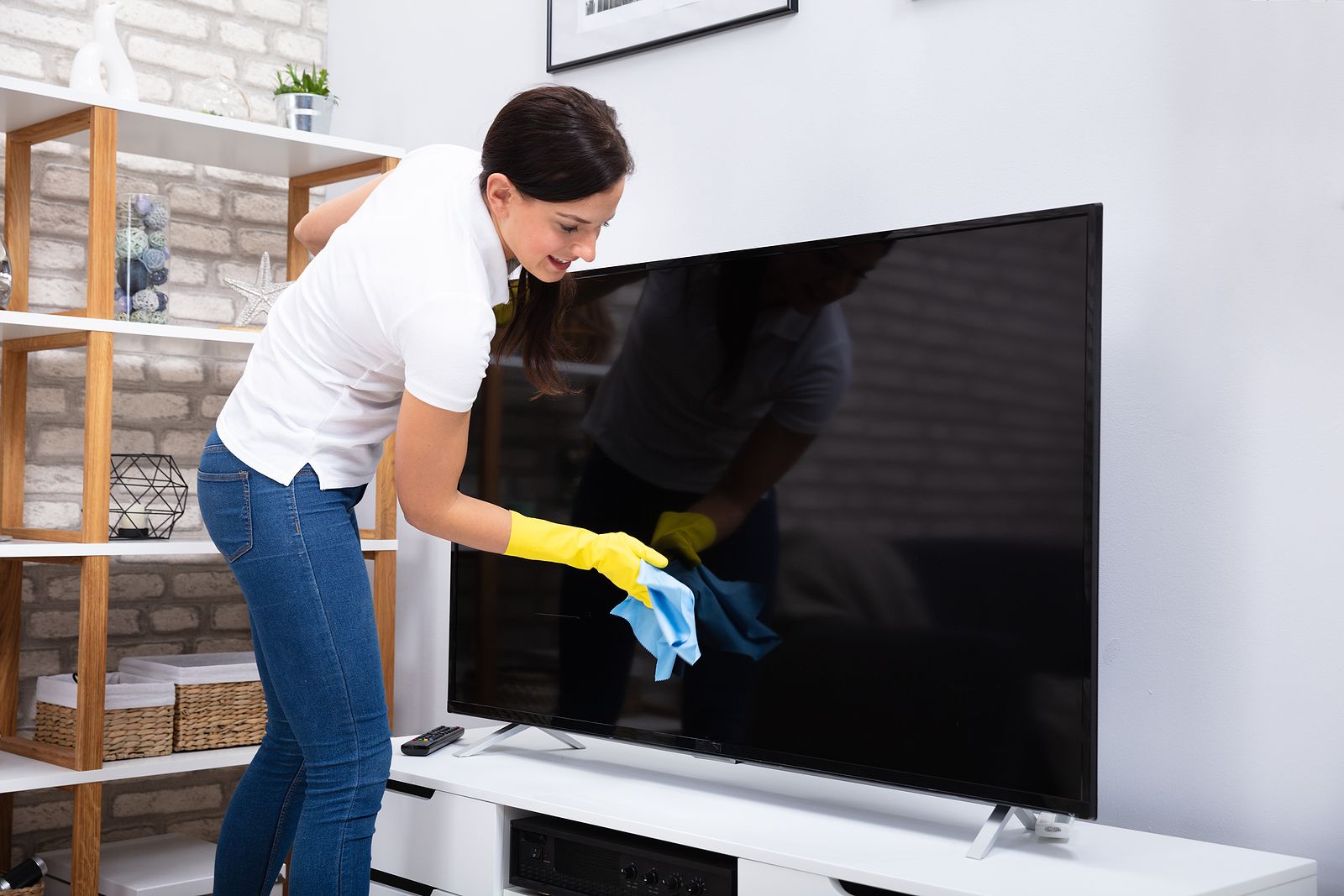 Pasos para limpiar tu televisión sin dañarla Foto: bigstock