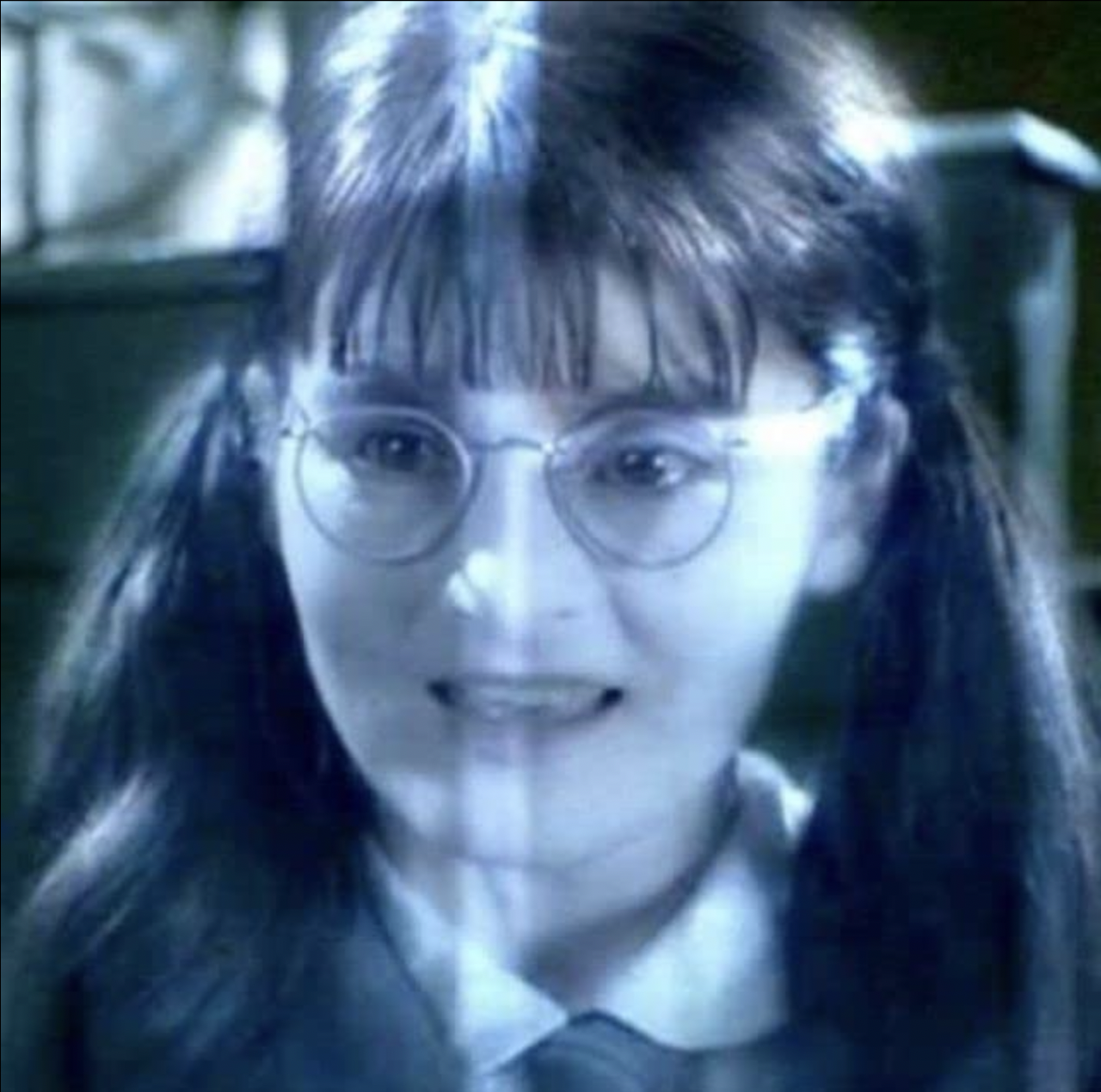 Shirley Henderson es Myrtle la llorona en Harry Potter y la cámara secreta (2002)