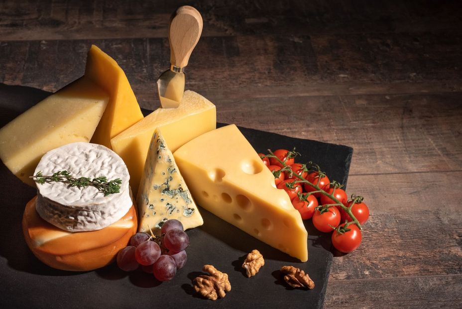 4 maridajes de queso y vino que te quitarán los sentidos 