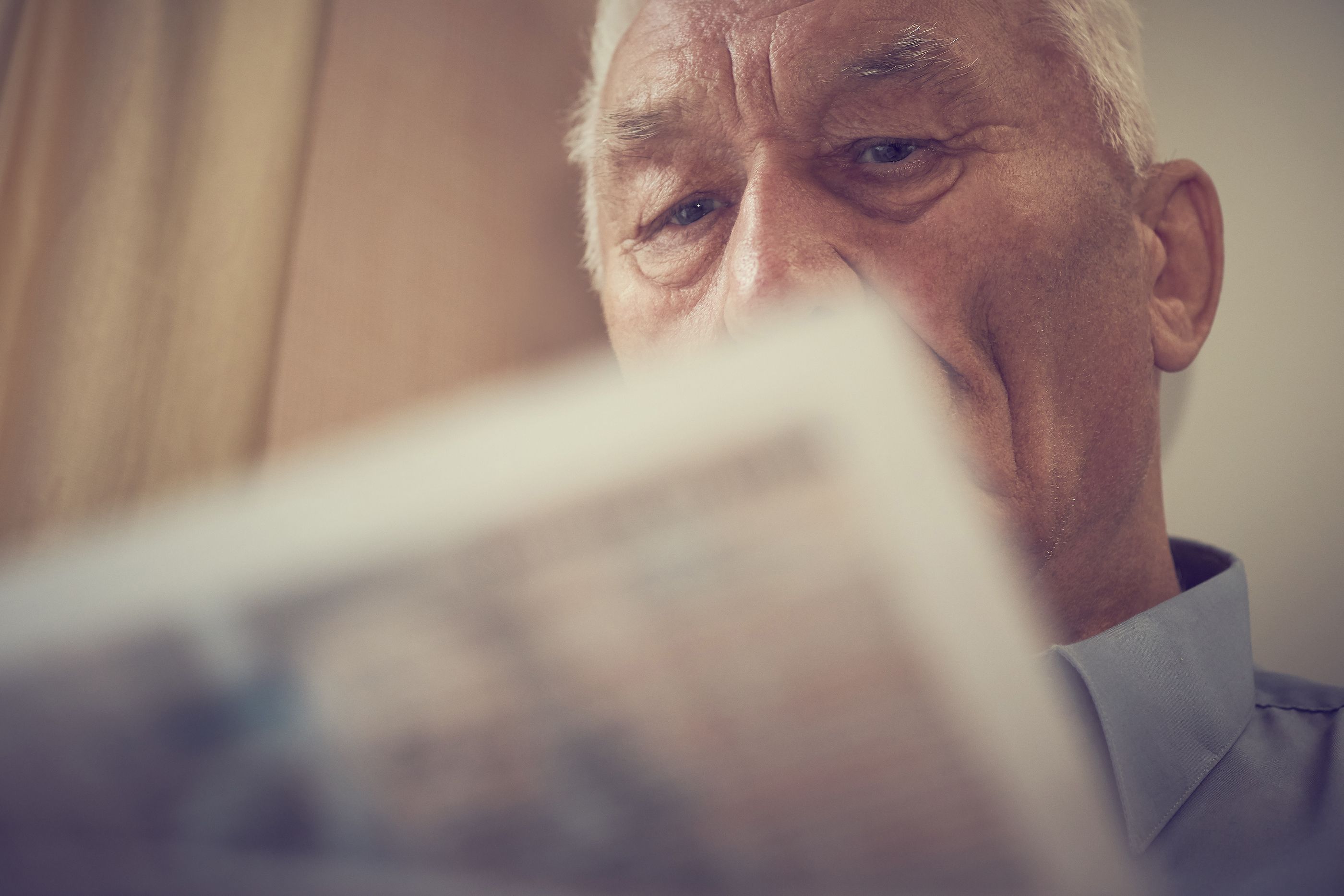 "El olor a anciano empieza a los 30 años" y otros titulares edadistas en los medios de comunicación