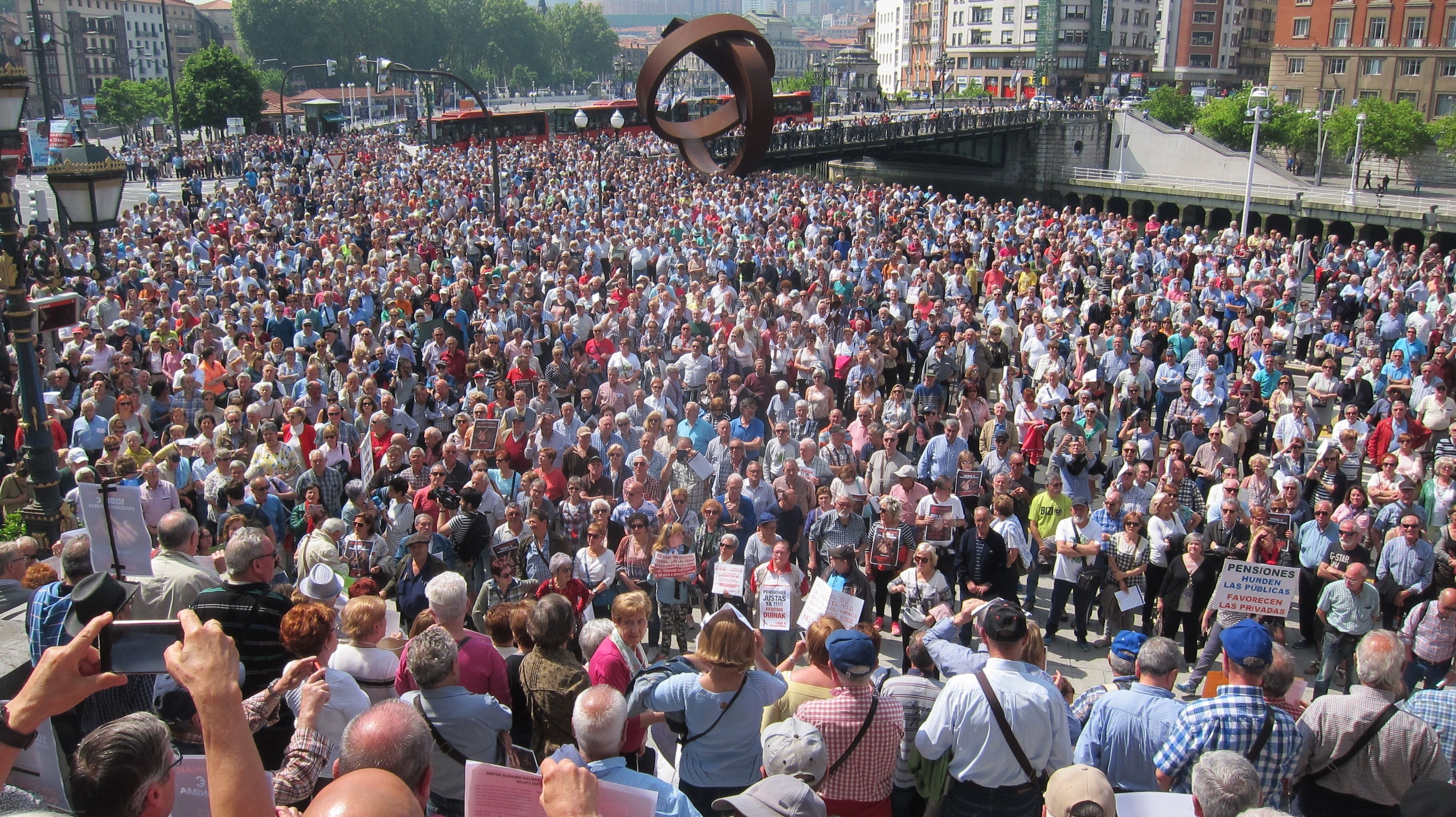 Manifestación de pensionistas en Euskadi. No se ha avanzado nada en los últimos cinco años en muchos problemas que acucian a los mayores