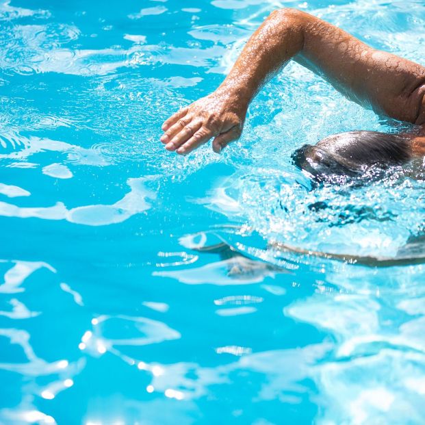 Los beneficios para los mayores de practicar deportes de agua. Natación Foto: bigstock