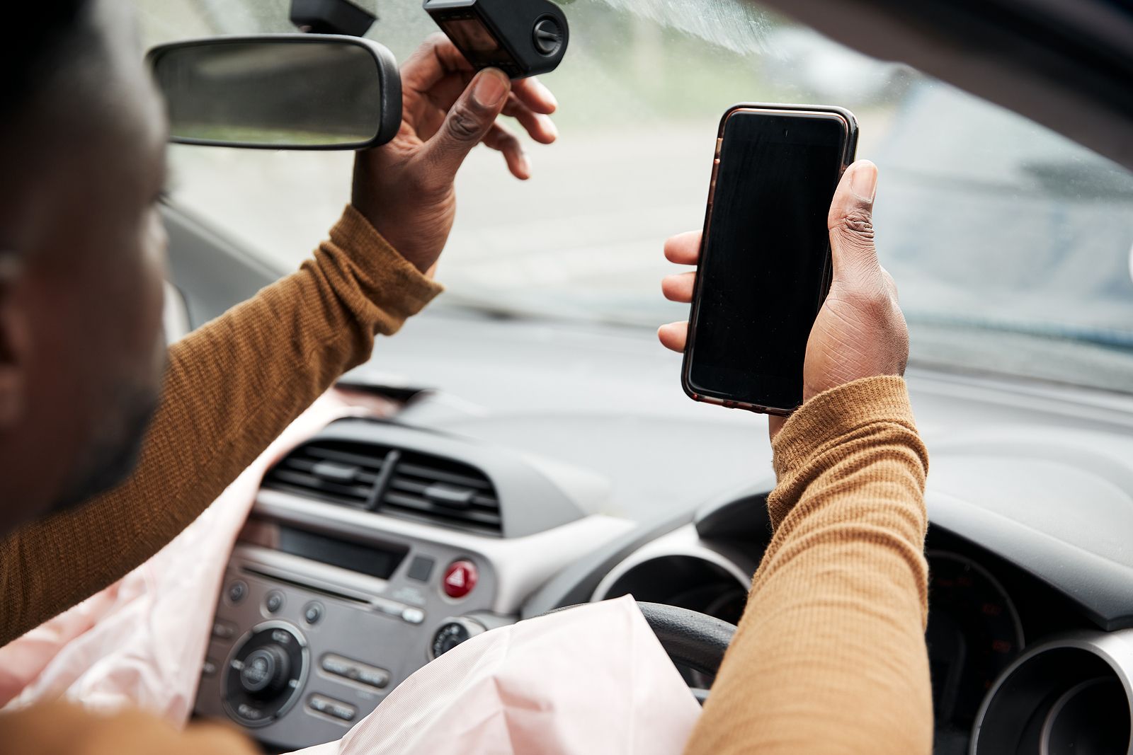 Convierte un teléfono antiguo en una cámara para salpicadero. Dash Cam Foto: bigstock