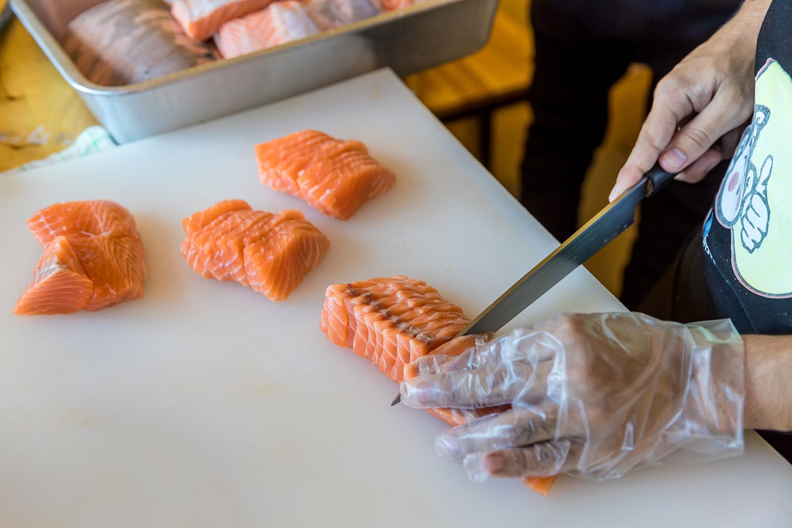 Descubren nuevos beneficios del pescado azul en personas con riesgo de Alzheimer