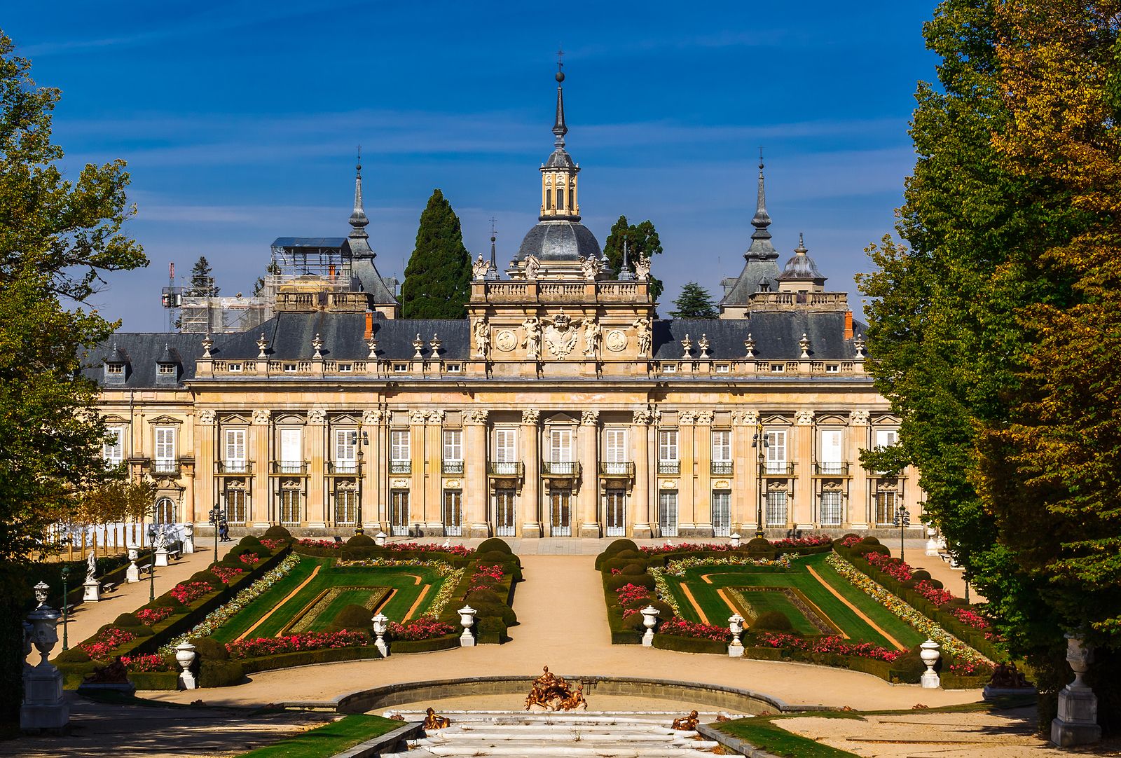 Los 5 pueblos más bonitos de Segovia. La Granja de San Ildefonso Foto: bigstock