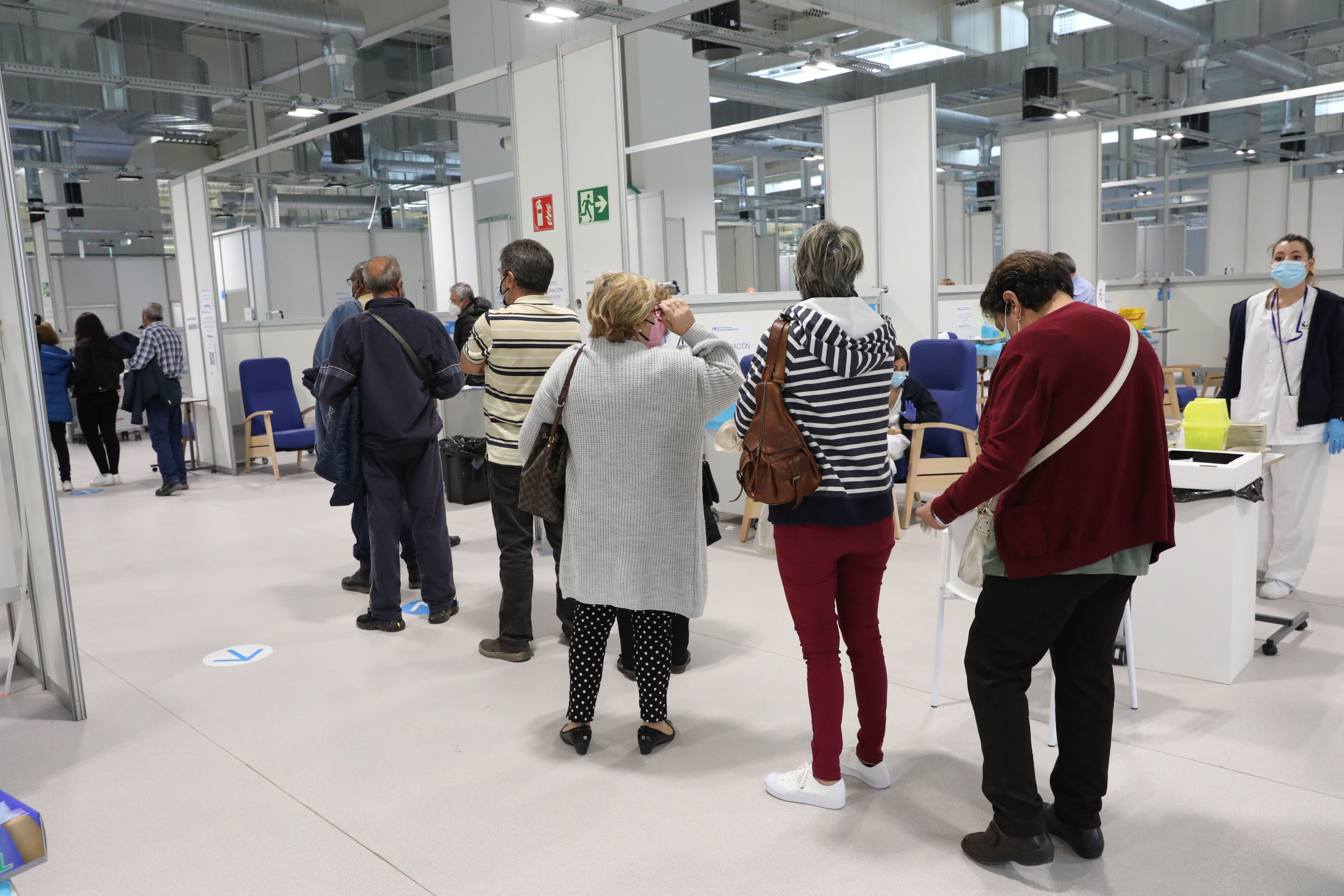 De cómo me vacunaron en el Isabel Zendal bajo la expresa prohibición de hacer fotos o vídeos. Foto: Europa Press De cómo me vacunaron en el Isabel Zendal bajo la expresa prohibición de hacer fotos o vídeos. Foto: Europa Press